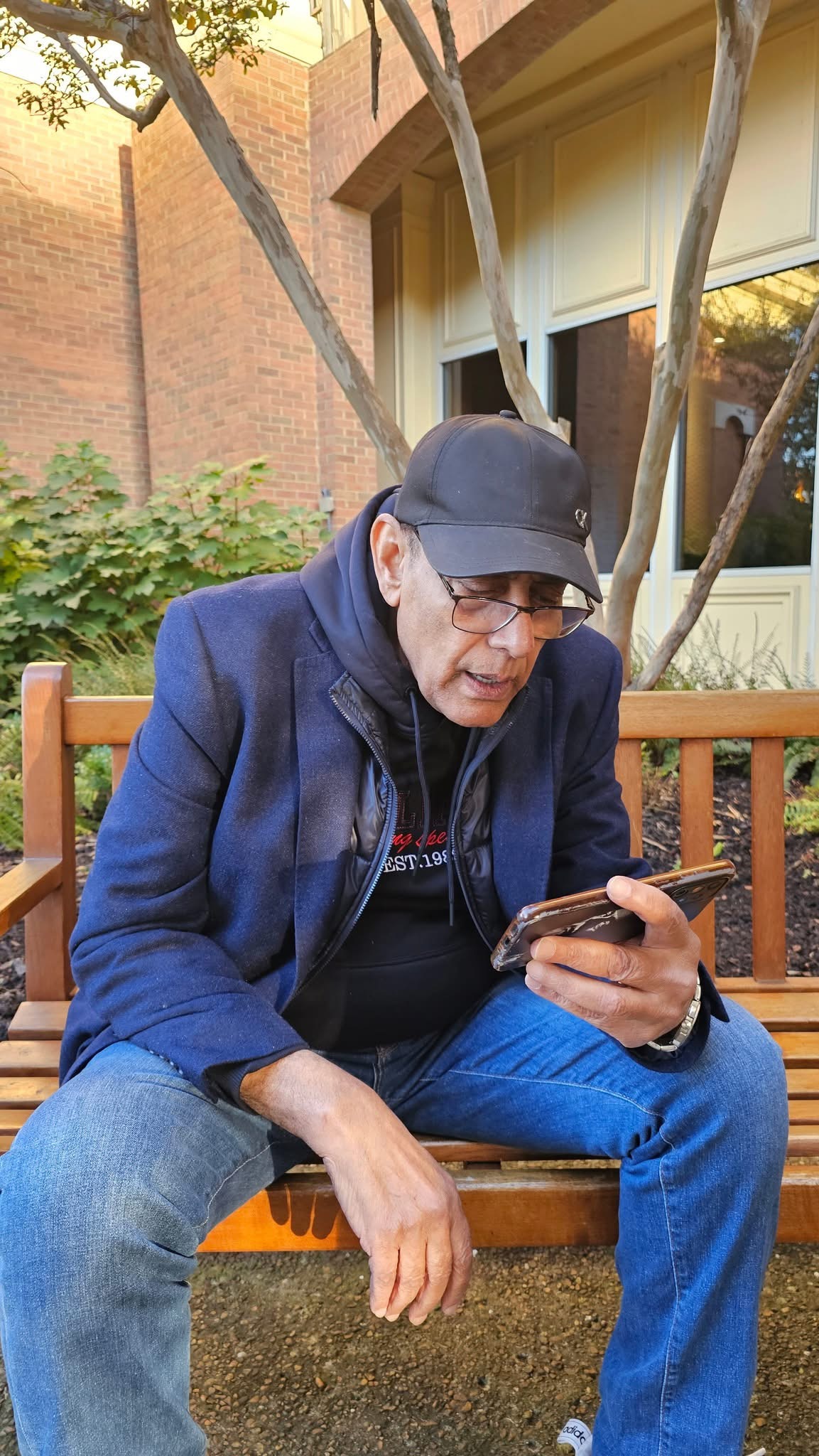 1762294514 379 أحمد بدير يشجع محمد صلاح في مباراة ليفربول وريال مدريد