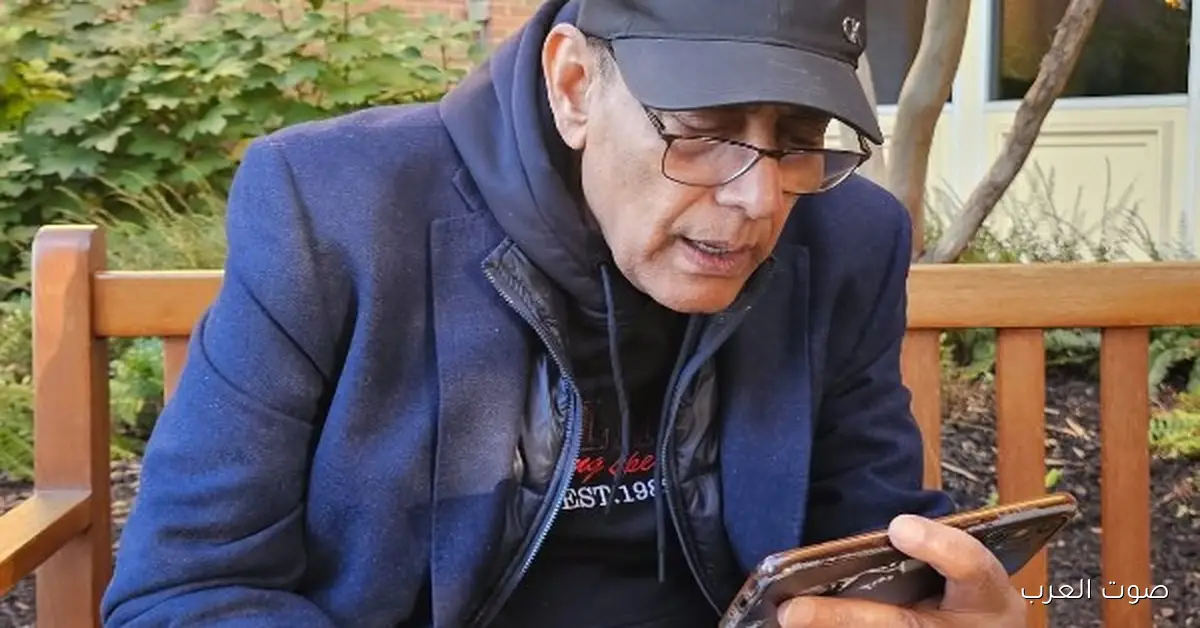 أحمد بدير يشجع محمد صلاح في مباراة ليفربول وريال مدريد | شوفوا اللقطات