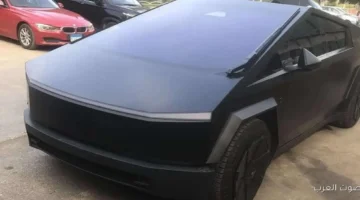 1762519459 سيارة محمد رمضان تخطف الأنظار في جنازة والده من غير