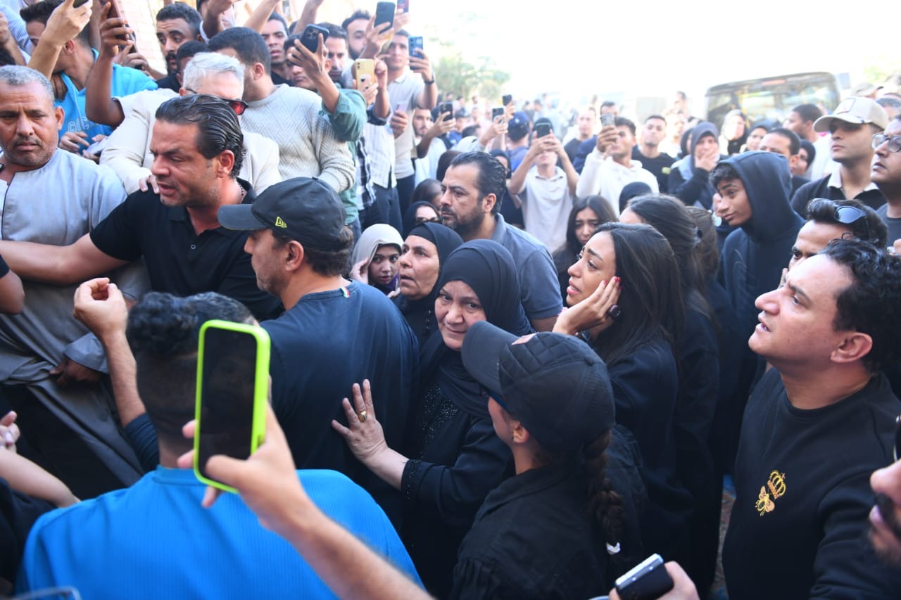 1762519823 522 أشرف زكي كان من أبرز الحضور في جنازة والد محمد