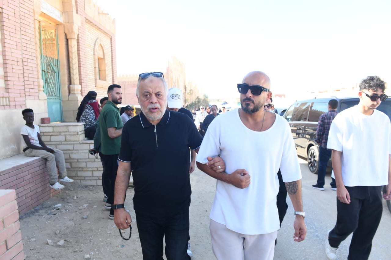 1762519823 910 أشرف زكي كان من أبرز الحضور في جنازة والد محمد