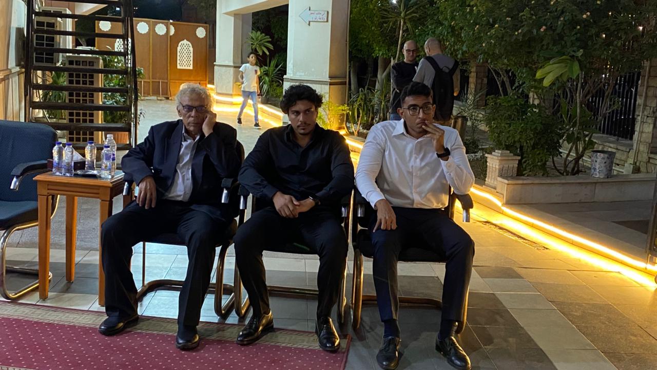 1762536134 897 حسن العدل يتلقى عزاء زوجته في مسجد آل رشدان