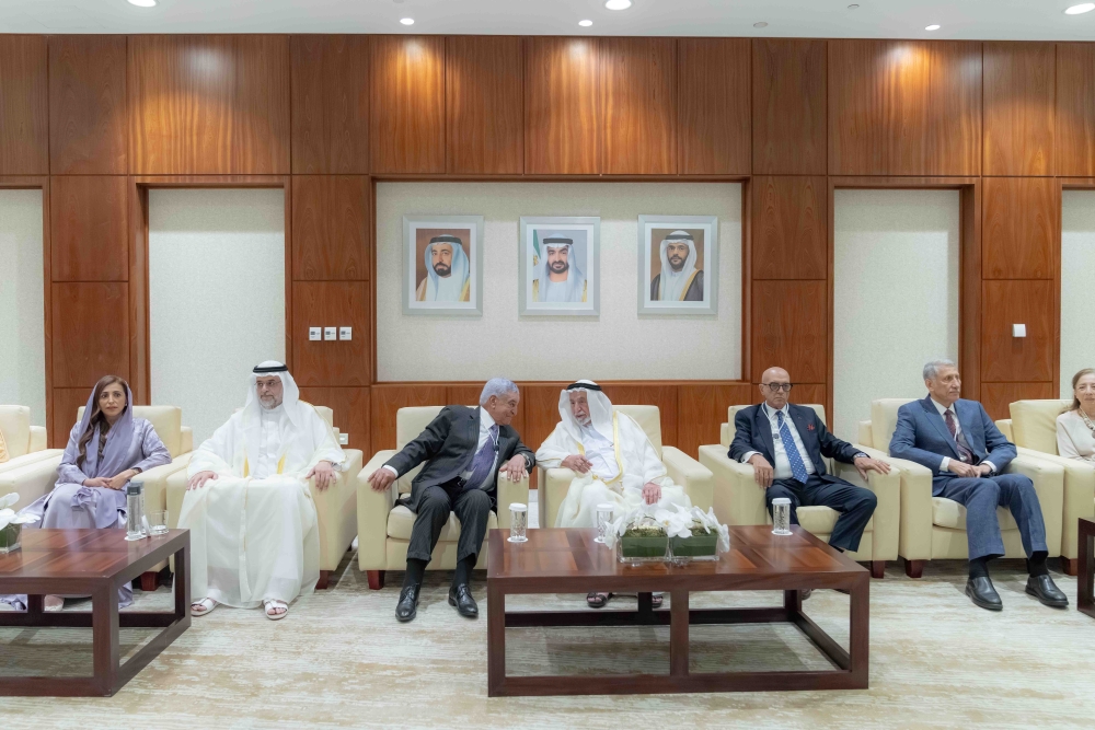 1762606471 873 زاهي حواس يقدّم أحسن كتاب عن الآثار المصرية للشيخ سلطان