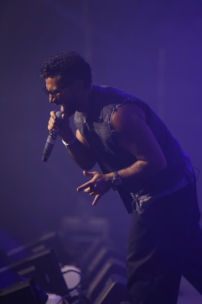 1762610895 806 أحمد سعد يخلي الجمهور متحمس في حفلة باريس