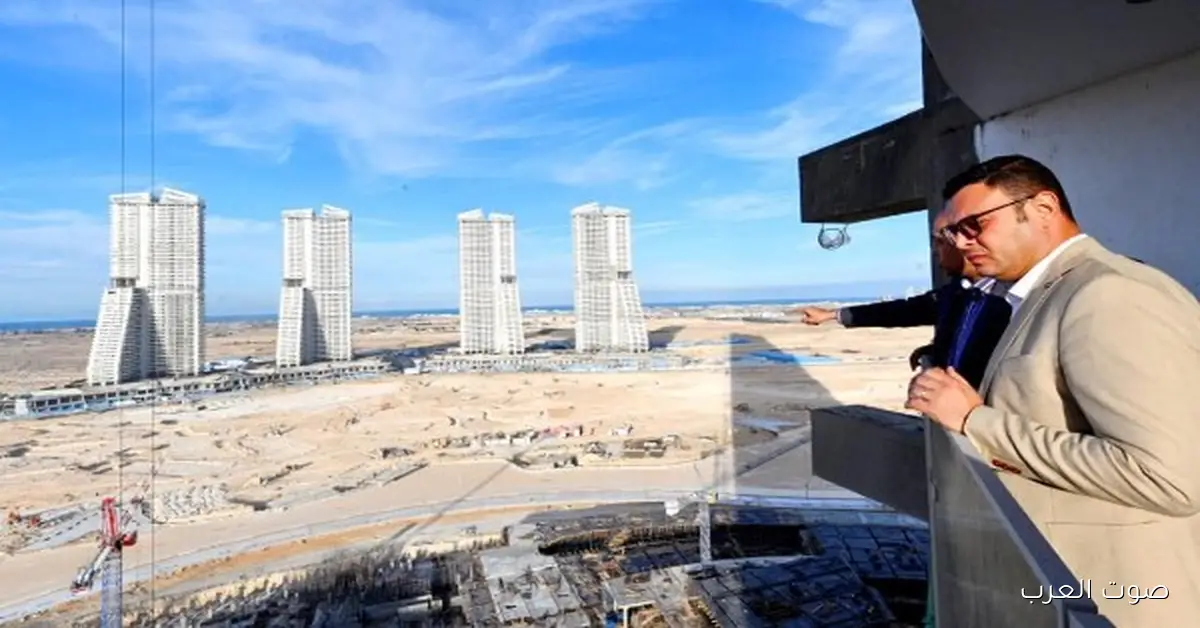 وزير الإسكان بيتابع تنفيذ أبراج الداون تاون وكوبري C19 في مدينة العلمين الجديدة