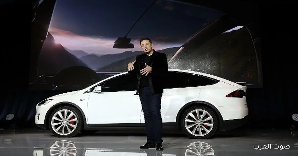 إيلون ماسك: تسلا قربت تتيح لك تبعت رسائل وتكتب وانت سايق