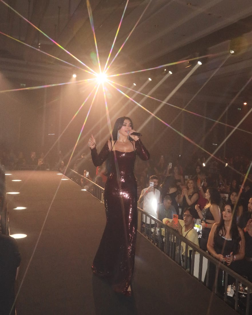 1762621051 885 هيفاء وهبي بتتألق في حفل مليان بالجمهور في الأردن