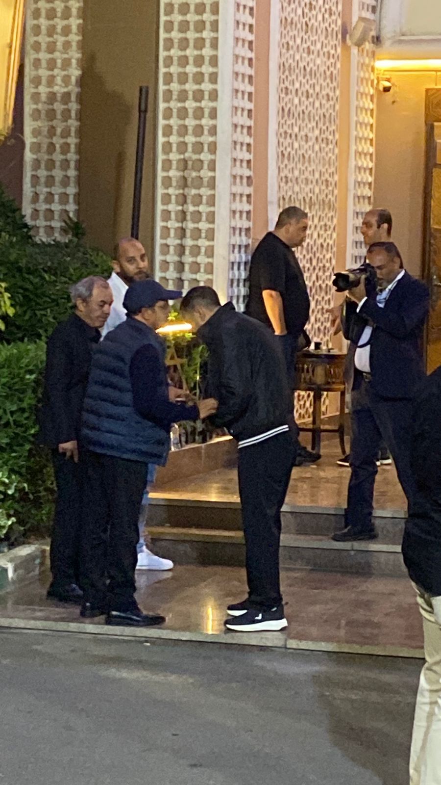 1762624479 666 محمد هنيدي وحمادة هلال يتألقوا في عزاء المؤلف أحمد عبدالله