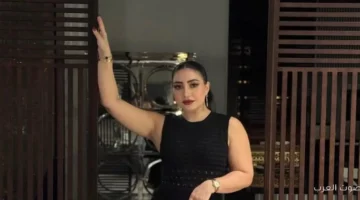 1762631829 بوسي في أحدث إطلالة بفستان أسود شيك