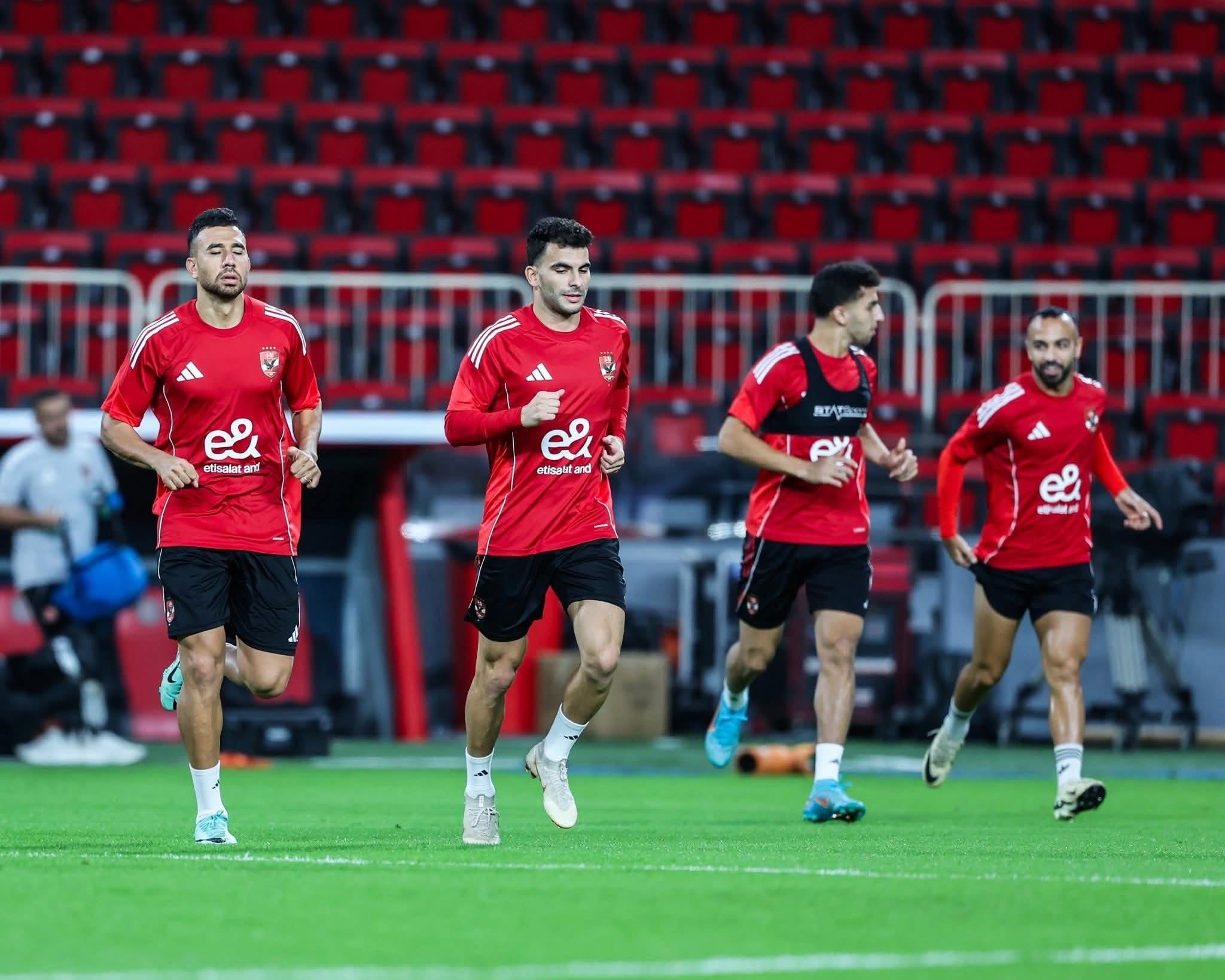 1762647859 105 شوفوا لقطات من تمرين الأهلي قبل مباراة الزمالك في السوبر