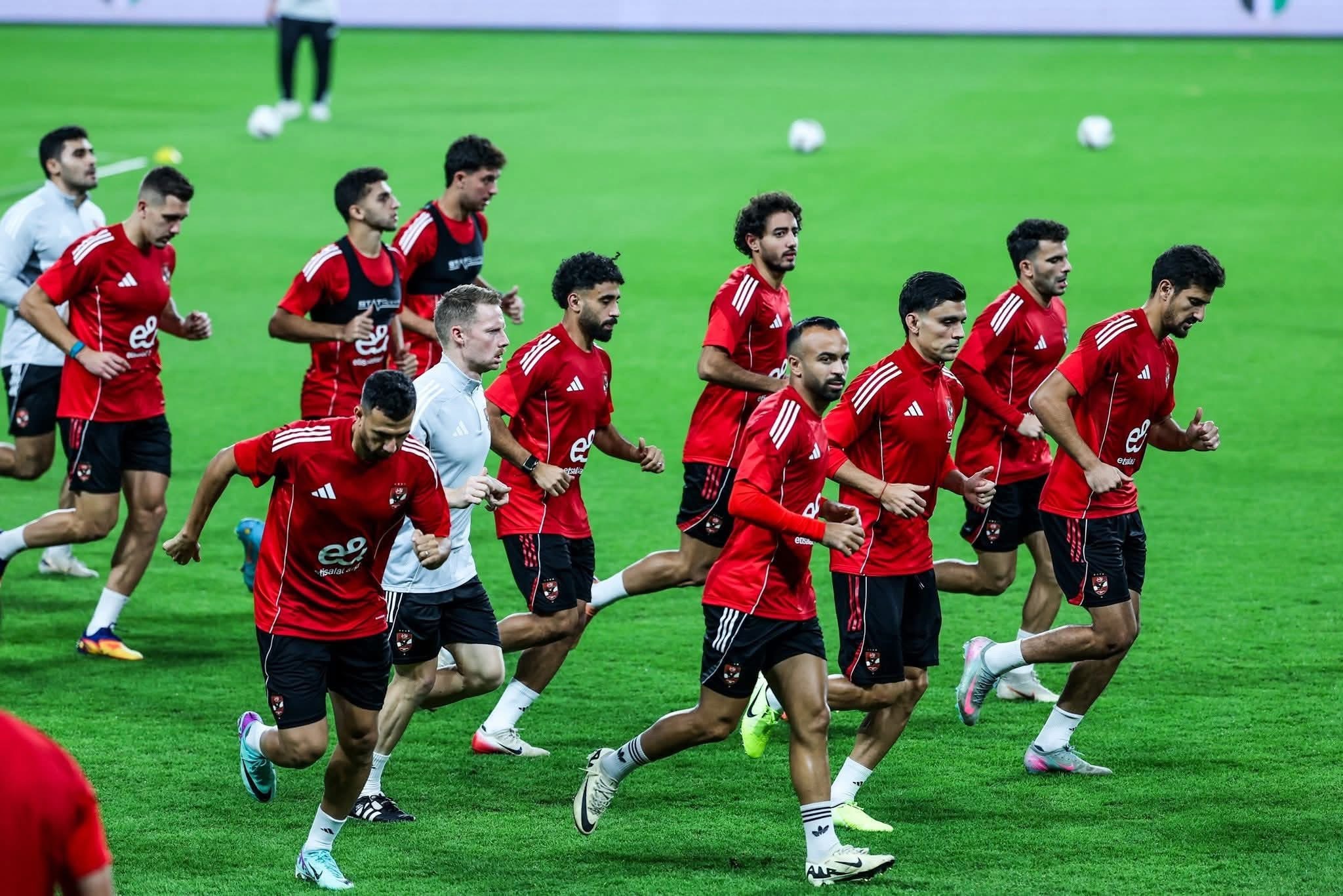 1762647859 927 شوفوا لقطات من تمرين الأهلي قبل مباراة الزمالك في السوبر