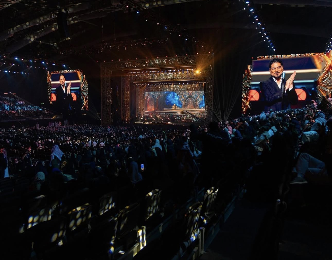 1762678946 881 وليد الشامي يرفع حرارة مسرح محمد عبده في موسم الرياض
