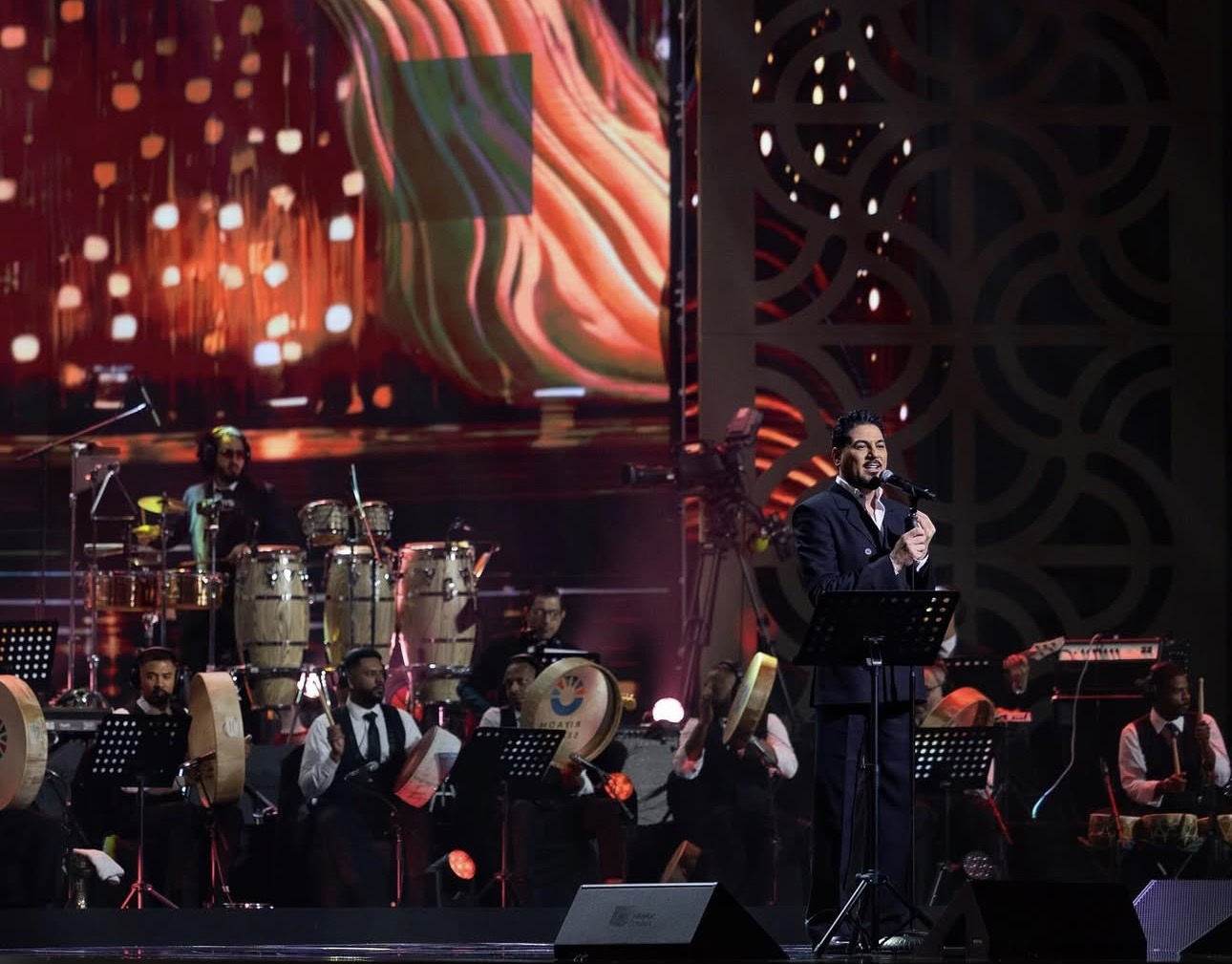 1762678946 885 وليد الشامي يرفع حرارة مسرح محمد عبده في موسم الرياض