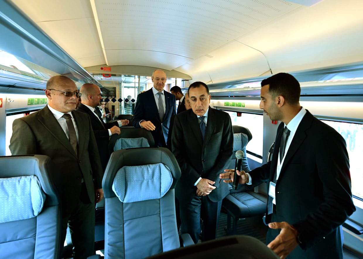 1762684940 439 رئيس الوزراء يطلق التشغيل التجريبي للقطار الكهربائي السريع