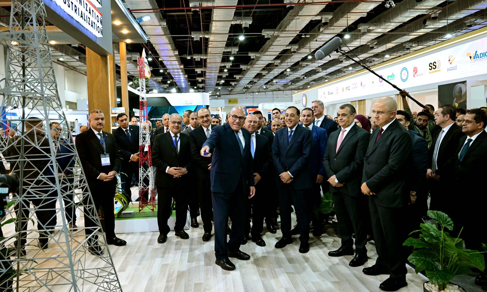 1762689941 723 رئيس الوزراء يروح معرض الصناعة MEA Industry