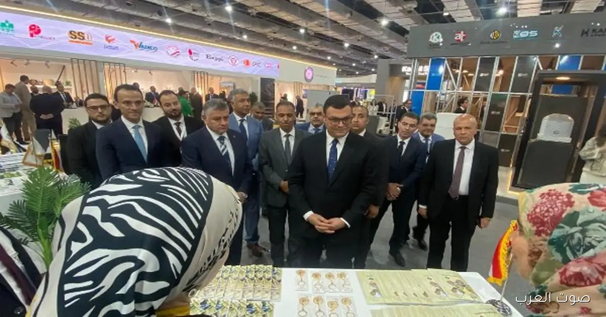 وزير الإسكان يزور جناح الوزارة في المعرض والمؤتمر الدولي للنقل الذكي واللوجستيات والصناعة في دورته السادسة