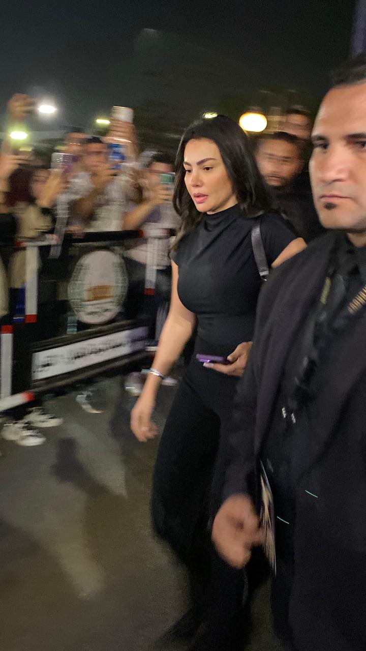 1762708332 757 حسن الرداد ووفاء مكي يتواجدوا في عزاء والد محمد رمضان