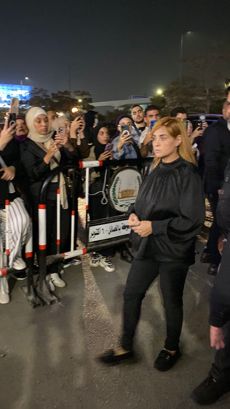 1762710060 120 عبير صبري وإدوارد وريهام سعيد في عزاء والد محمد رمضان