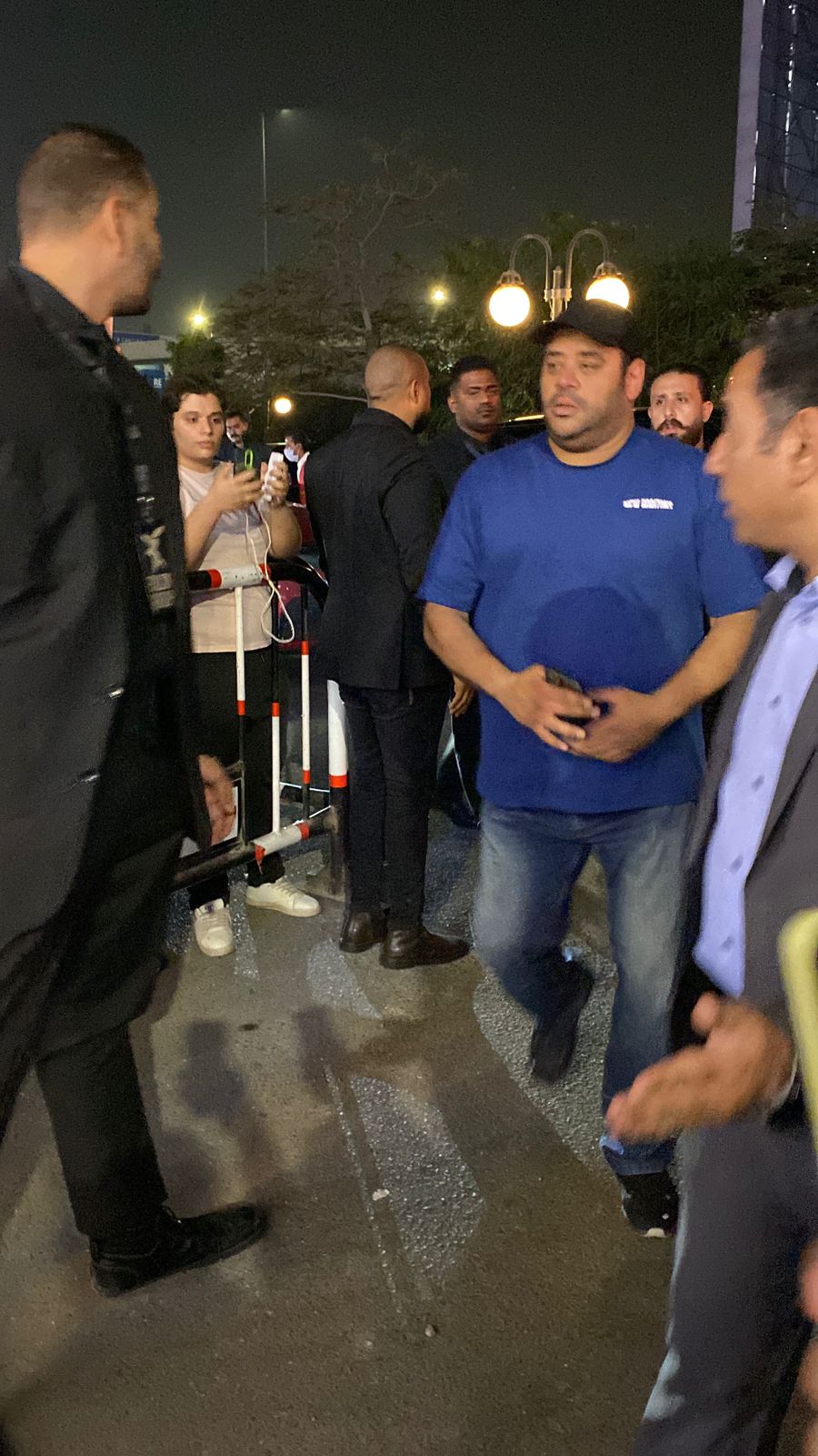 1762710060 8 عبير صبري وإدوارد وريهام سعيد في عزاء والد محمد رمضان