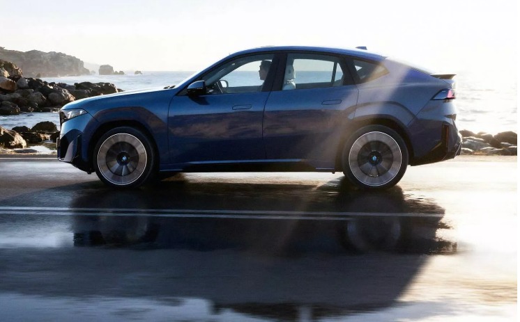 بي إم دابليو جاهزة تطلق iX4 الجديدة.. هل هتنافس TESLA؟ 4 1762731145 375 بي إم دابليو جاهزة تطلق iX4 الجديدة هل هتنافس TESLA؟
