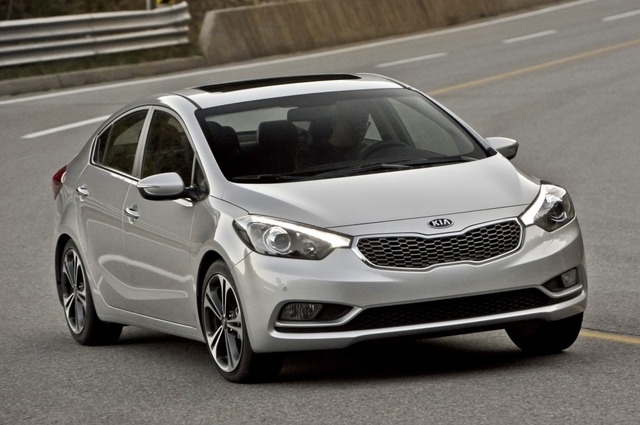 1762762882 896 سعر كيا سيراتو سيدان وصل لـ 700 ألف جنيه