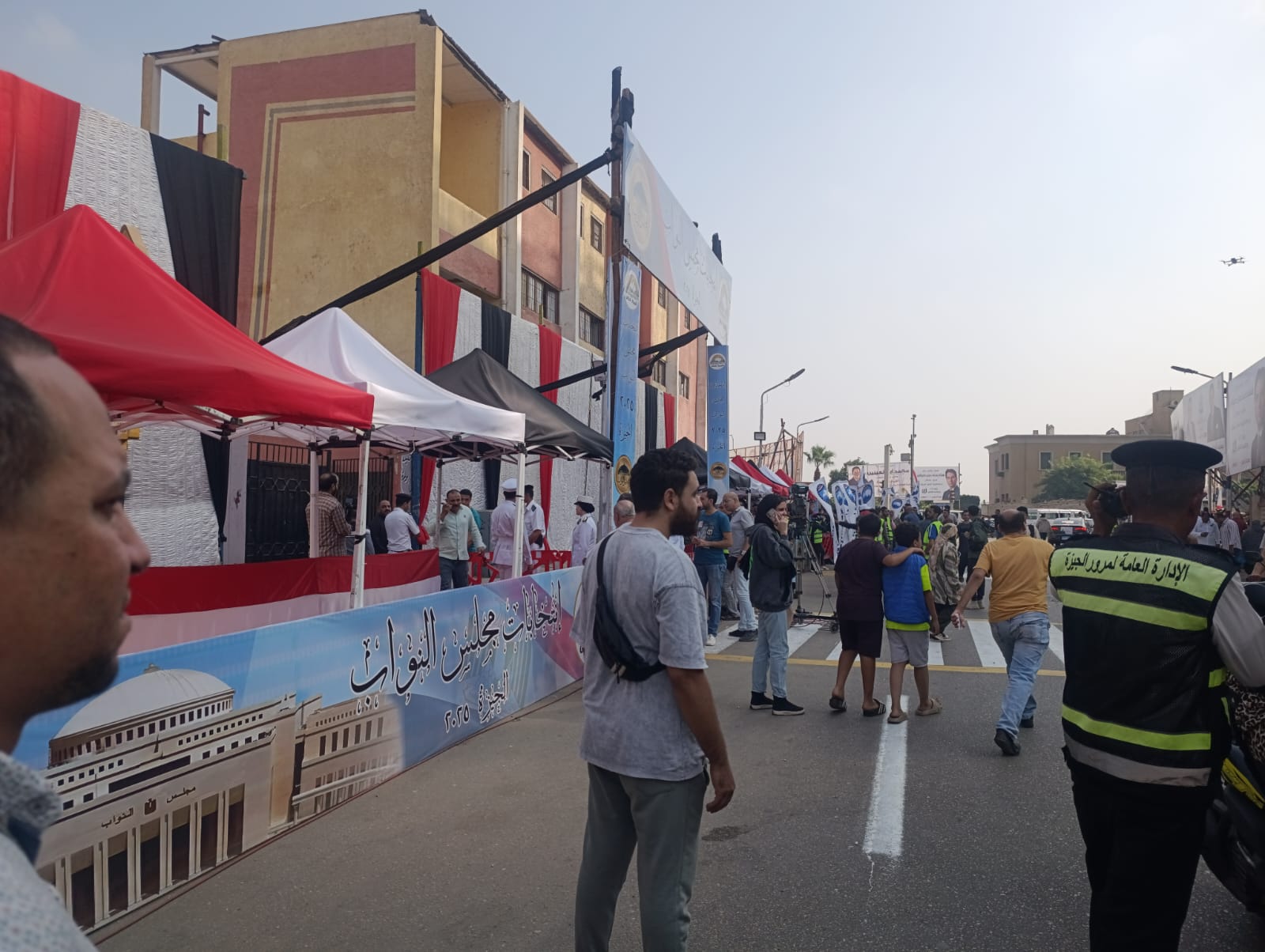 1762769796 276 زحمة كبيرة قدام اللجان في انتخابات النواب بالجيزة