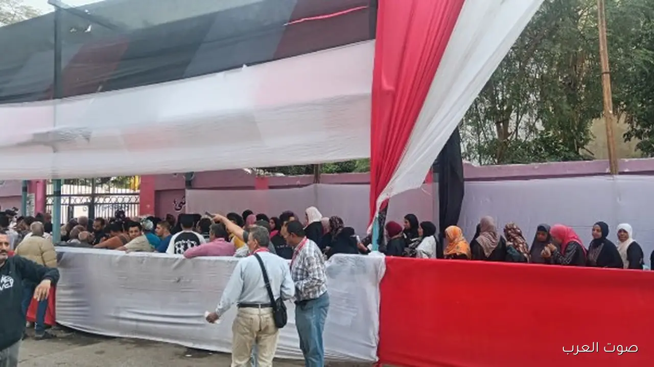 1762770273 زحمة كبيرة قدام لجنة مدرسة الشهيد حسين جمال في المنيب