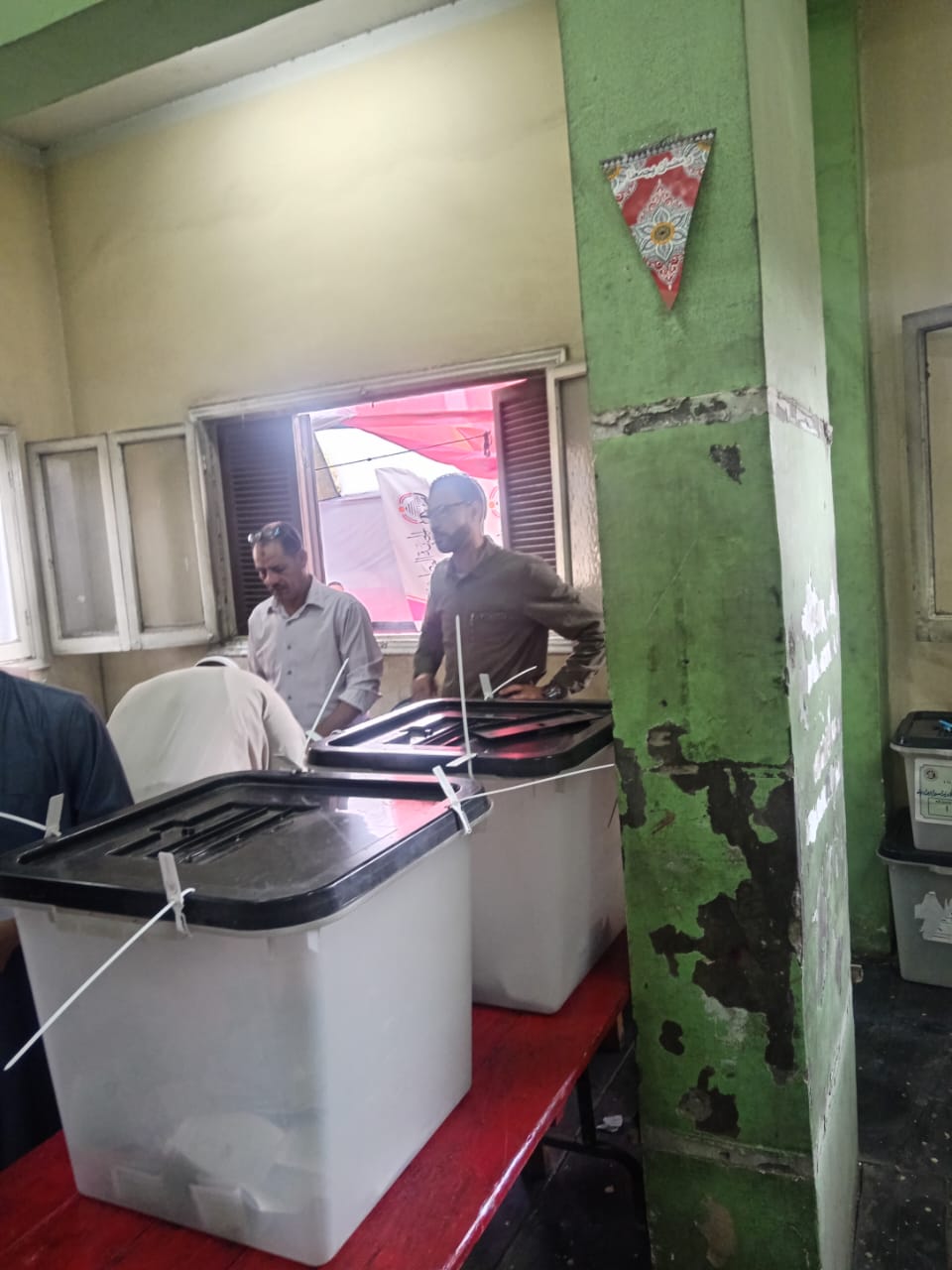 1762770857 129 انتخابات مجلس النواب 2025 التصويت ماشي بشكل منتظم في لجنة