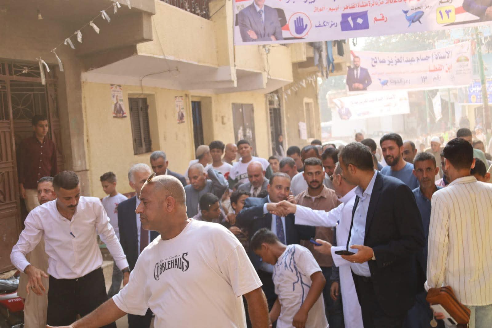 1762778316 13 انتخابات النواب 2025 الناس حاضرين بكثافة في لجنة مدرسة القطا