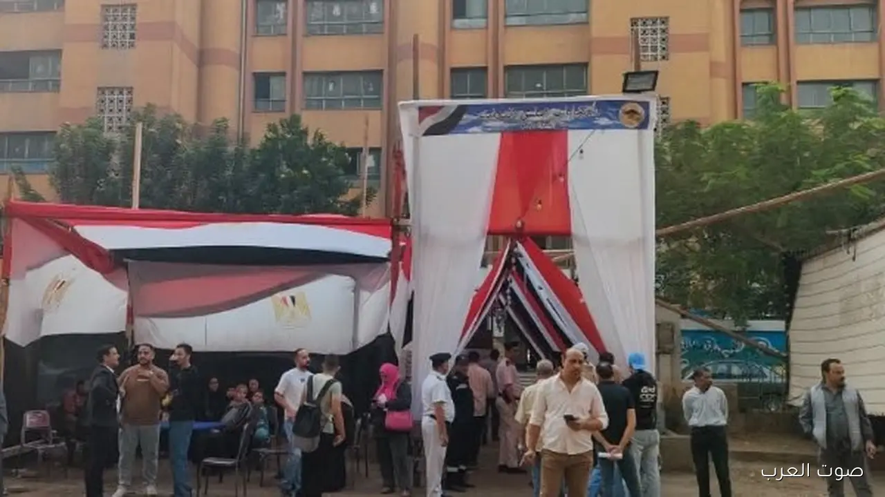 قبل الاستراحة.. زحمة كبيرة من الناخبين في لجان مجلس النواب بالطالبية والعمرانية 15 1762779138 قبل الاستراحة زحمة كبيرة من الناخبين في لجان مجلس النواب