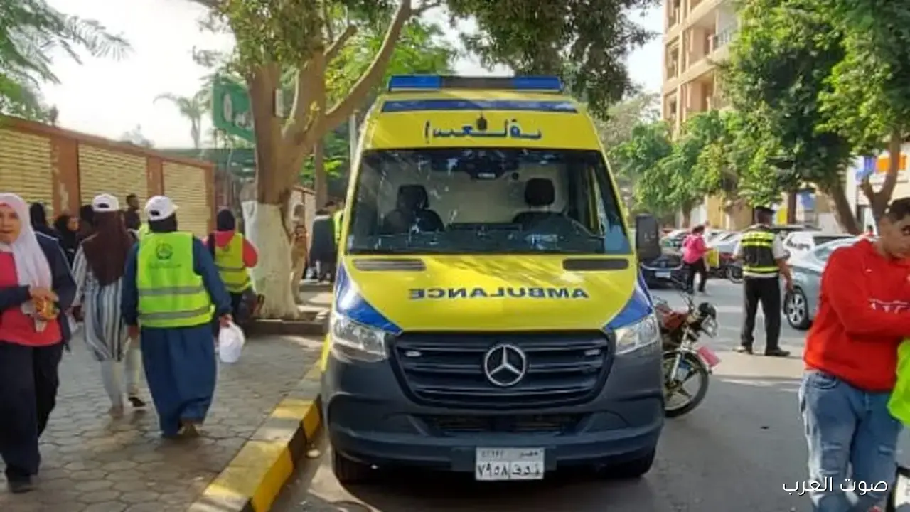 1762779914 سيارات الإسعاف موجودة قدام لجان المهندسين الانتخابية لأي مساعدة