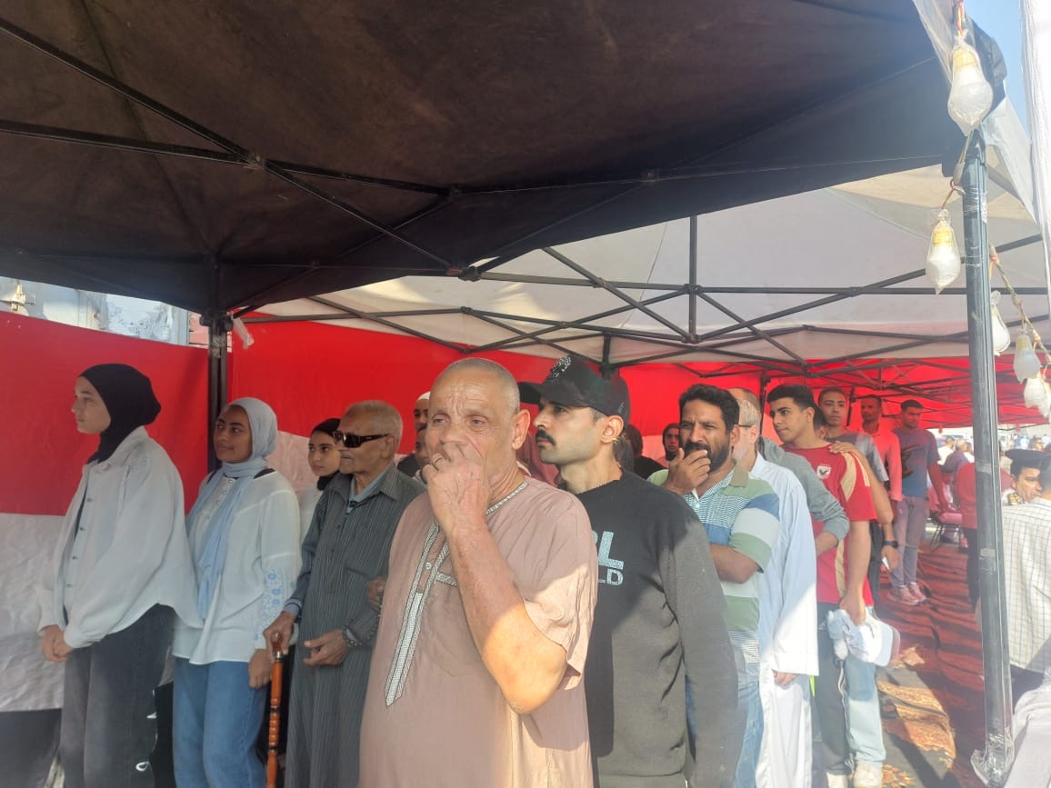 1762780342 1 زيادة عدد الناخبين في مدرسة شركة السكر بالحوامدية صور