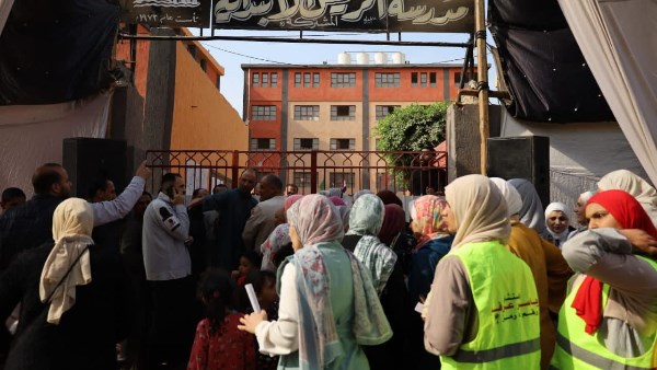 السيدات يواصلن تصدر عملية الاقتراع في منشأة القناطر