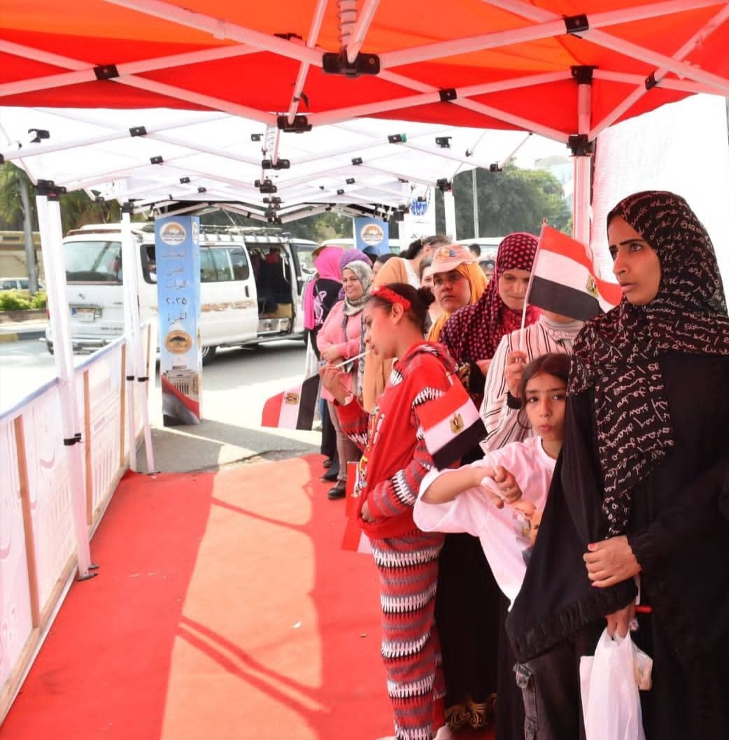 ناس كتير نزلت تصوت في الهرم لانتخابات النواب 5 1762786635 186 ناس كتير نزلت تصوت في الهرم لانتخابات النواب