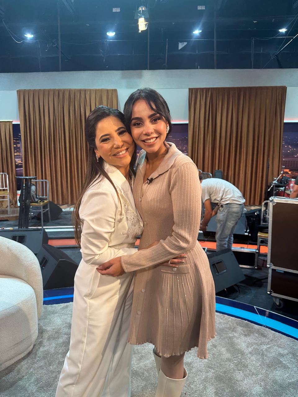 1762787129 480 بعد ما غنت قدام الرئيس السيسي حنين الشاطر ضيفة عند