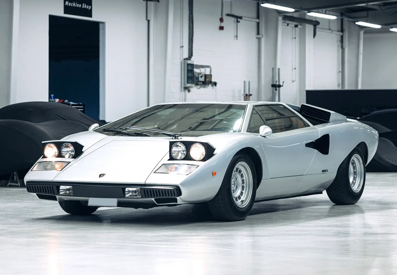 تعرف على مصمم لامبورجيني كونتاش وبوجاتي EB 110 4 1762790434 95 تعرف على مصمم لامبورجيني كونتاش وبوجاتي EB 110