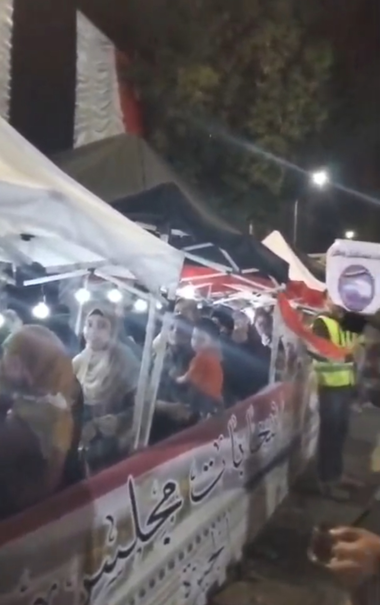 1762795236 679 قبل ما تقفل اللجان بساعات الناس بتتدافع للتصويت في انتخابات