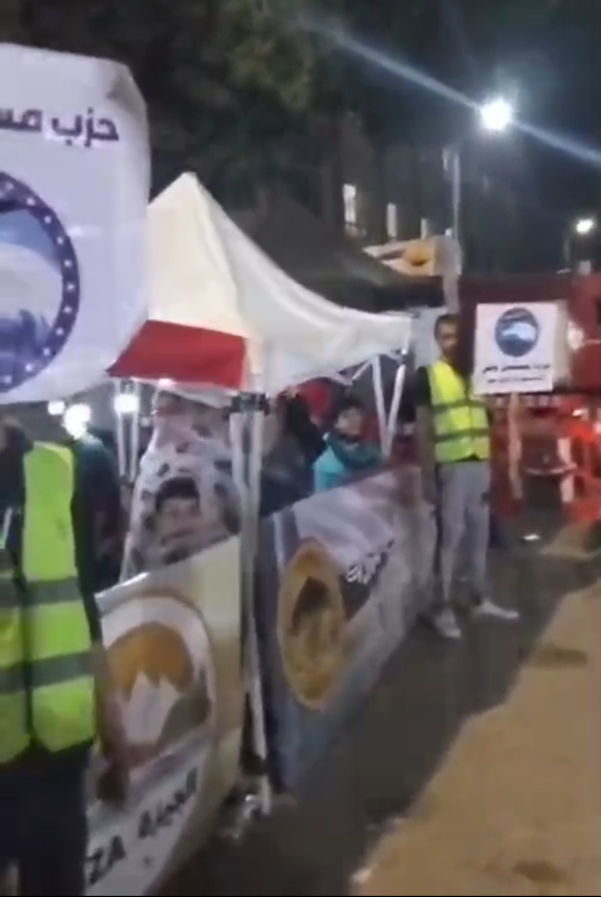 1762795236 970 قبل ما تقفل اللجان بساعات الناس بتتدافع للتصويت في انتخابات