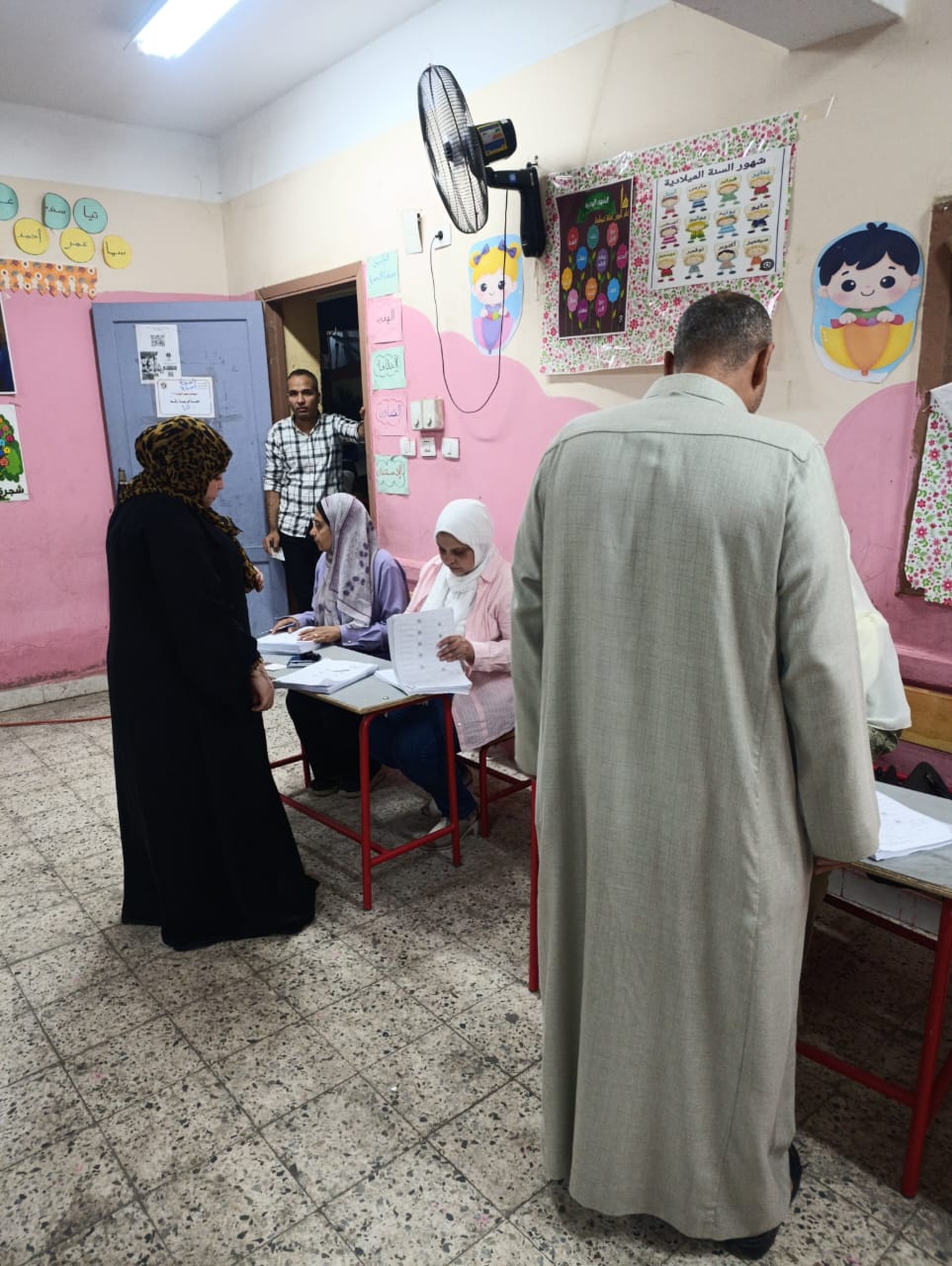 1762800432 670 إقبال كبير على لجنة مدرسة محمد كريم في الجيزة خلال