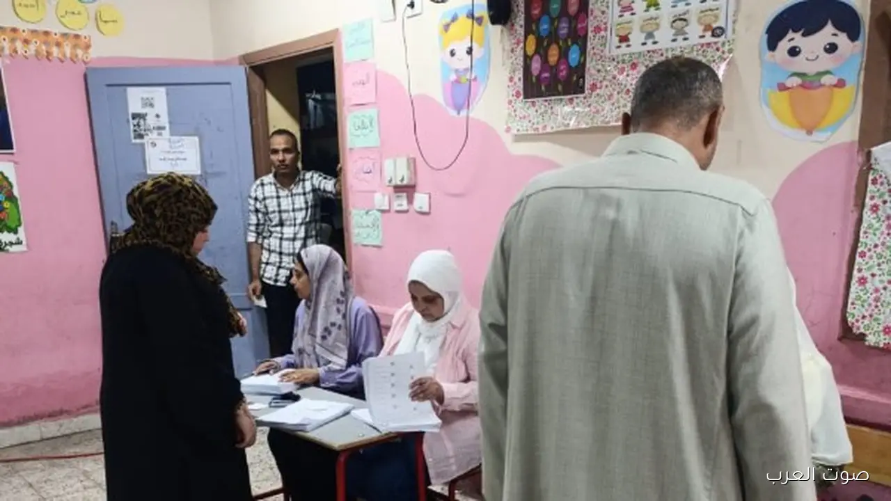 1762800433 إقبال كبير على لجنة مدرسة محمد كريم في الجيزة خلال