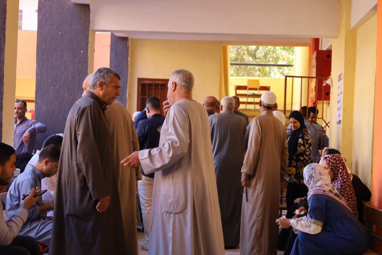 1762846236 330 ناخبو منشأة القناطر بيتوجهوا للجان الاقتراع لاختيار ممثليهم