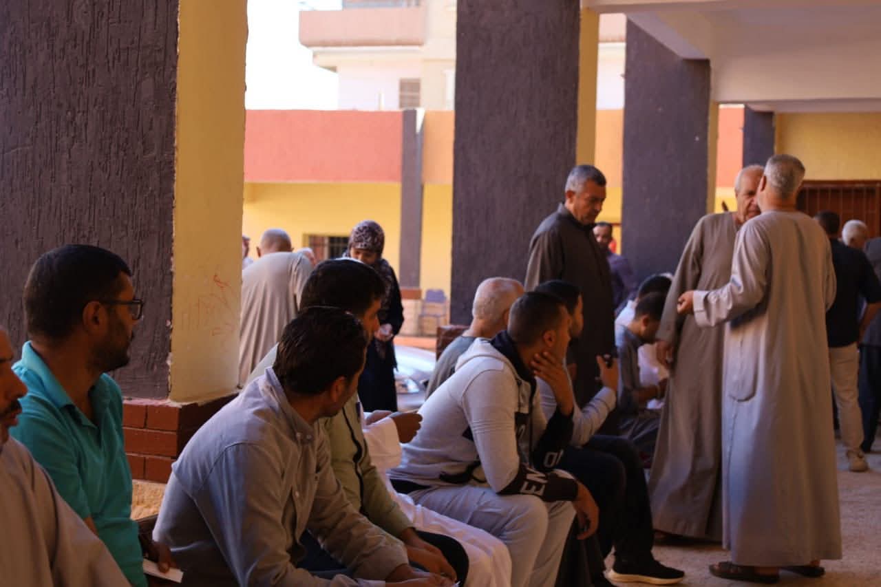 1762846236 887 ناخبو منشأة القناطر بيتوجهوا للجان الاقتراع لاختيار ممثليهم