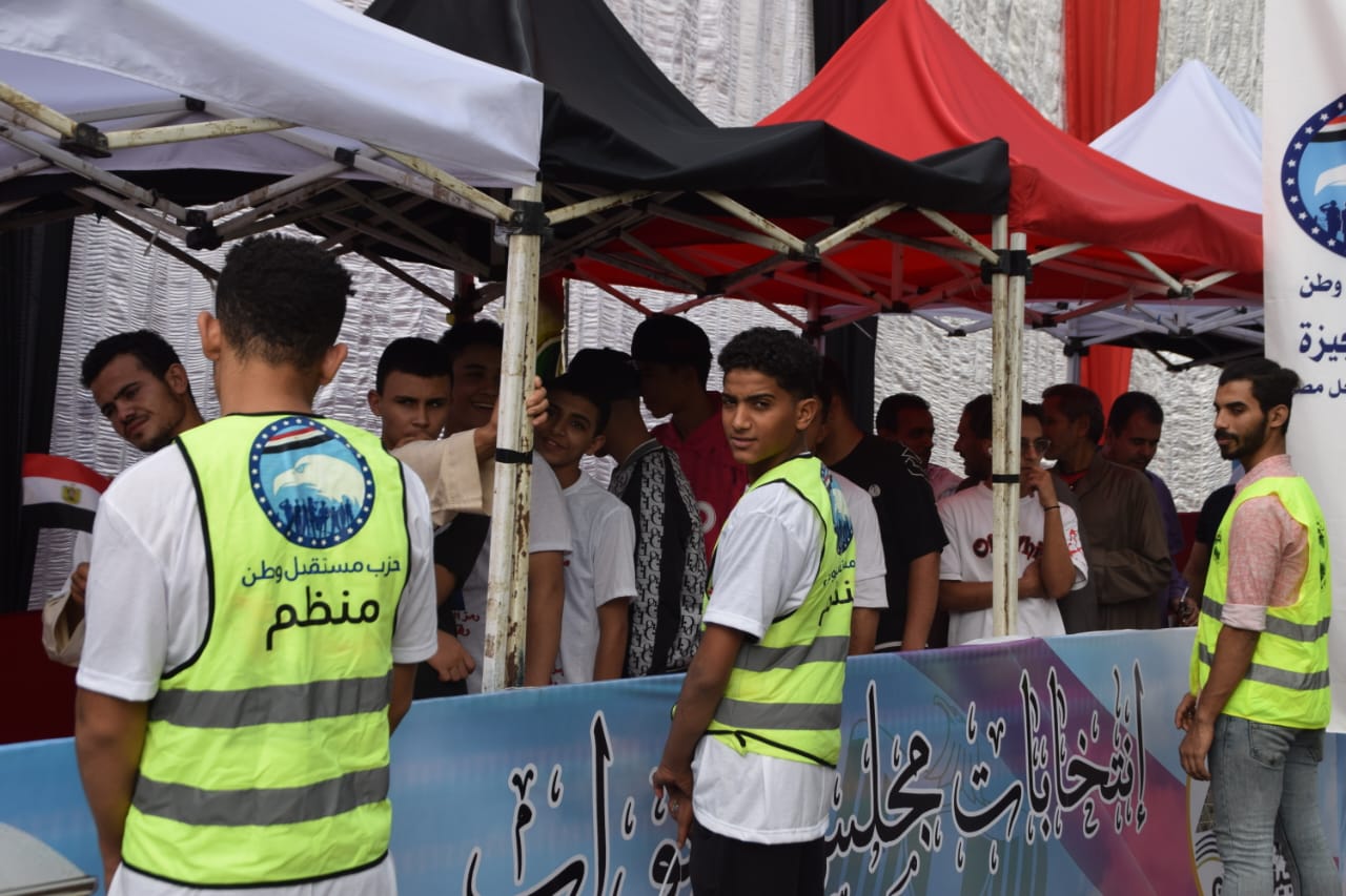 الناخبون في اللجنة