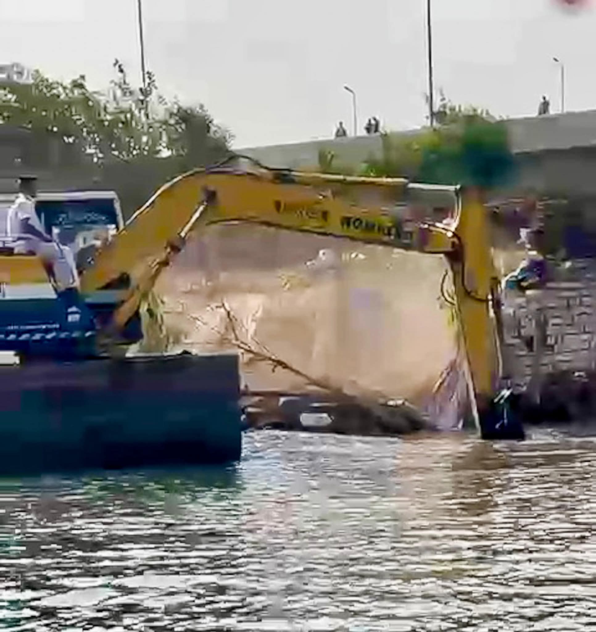 1762848158 11 بدء تنفيذ مشروع ضبط النيل في فرع رشيد وإزالة التعديات