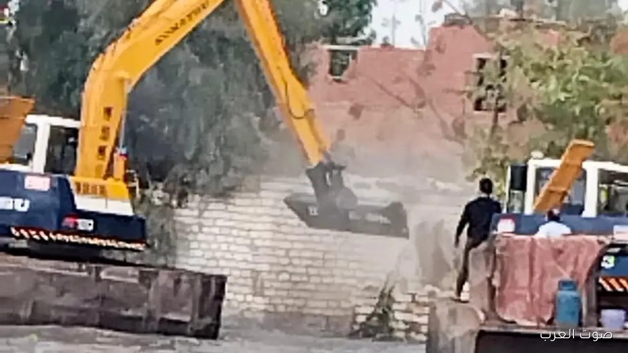 1762848159 بدء تنفيذ مشروع ضبط النيل في فرع رشيد وإزالة التعديات