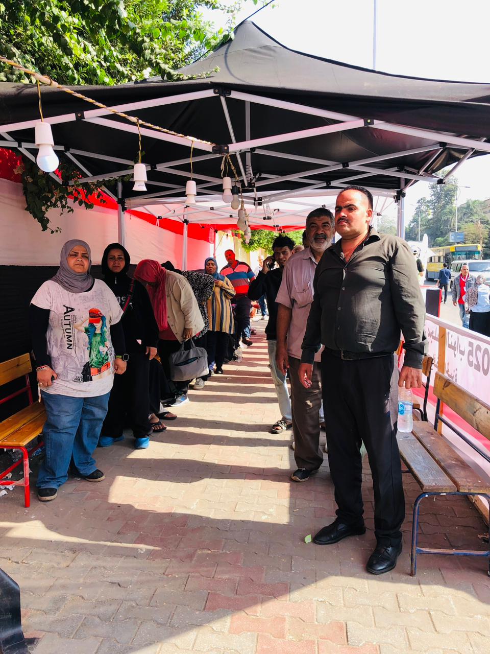 1762852576 118 الناس بتتجمع على مدرسة الشهيد عامر عبدالمقصود في الدقي