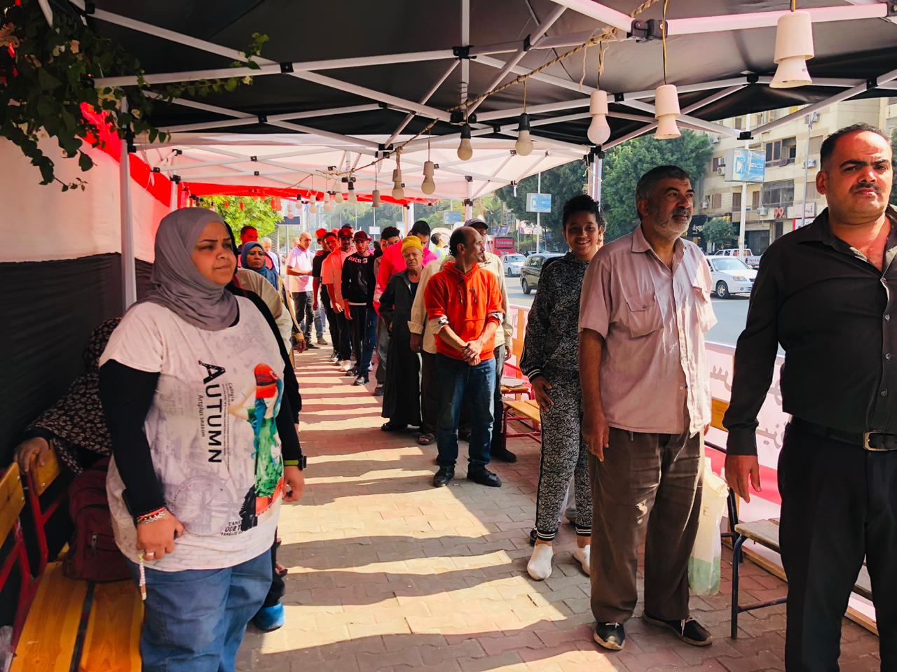 1762852577 14 الناس بتتجمع على مدرسة الشهيد عامر عبدالمقصود في الدقي