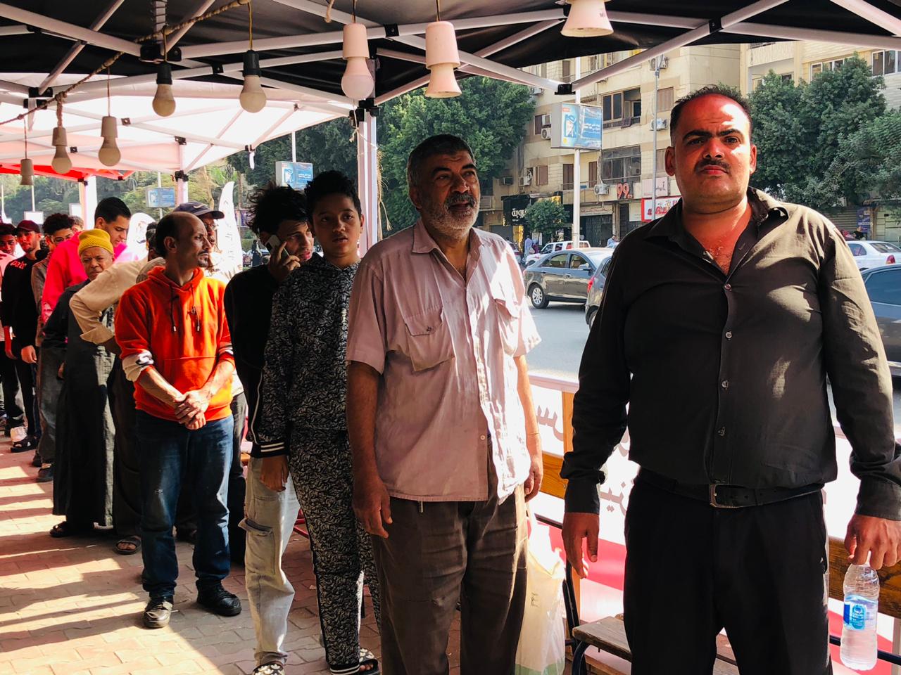 1762852577 914 الناس بتتجمع على مدرسة الشهيد عامر عبدالمقصود في الدقي