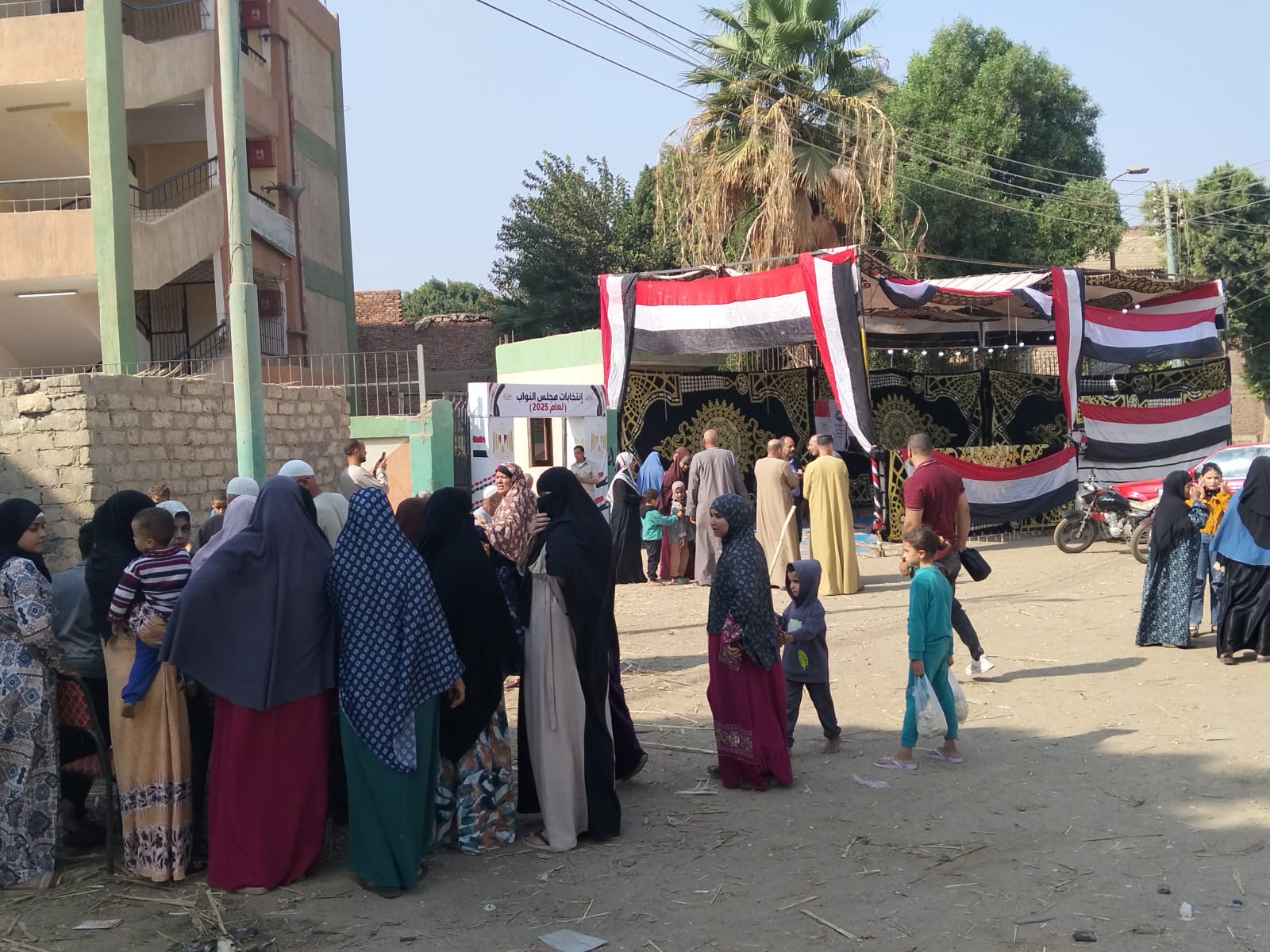 حب مصر: كبار السن والستات في المقدمة باللجان الانتخابية في قرى العياط بالجيزة 5 مشاركة الناخبين