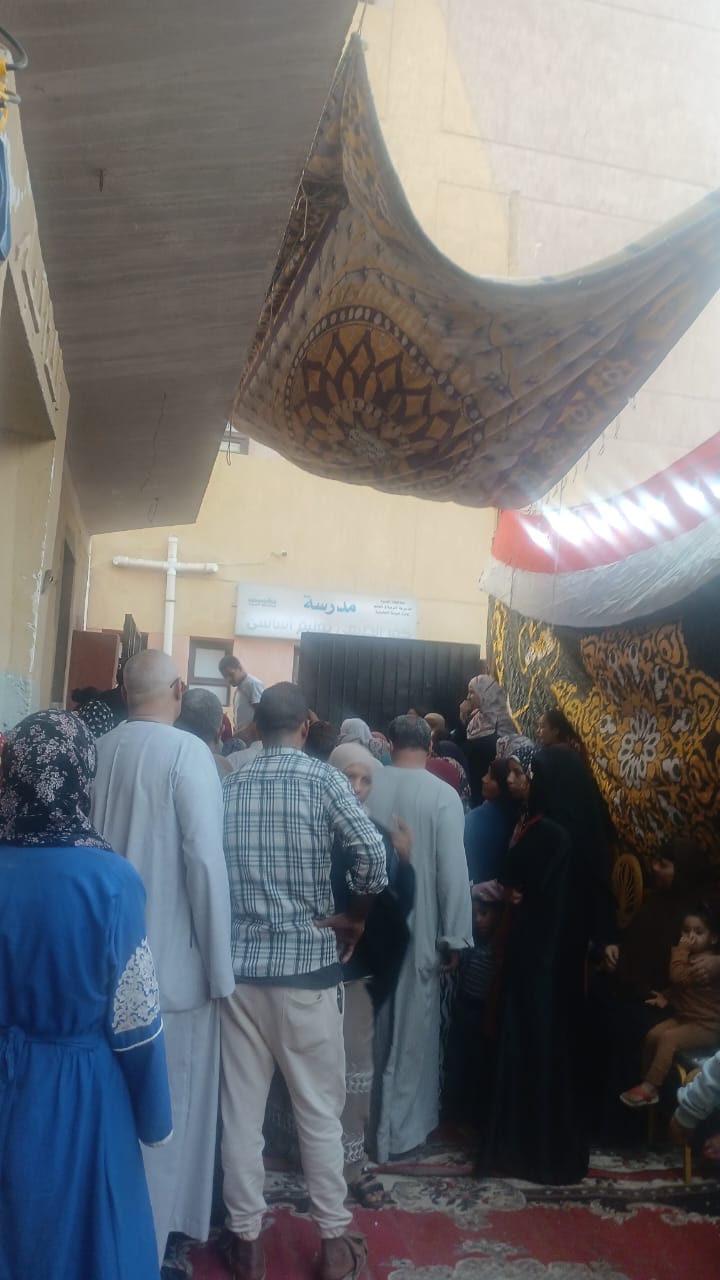 حب مصر: كبار السن والستات في المقدمة باللجان الانتخابية في قرى العياط بالجيزة 8 لجنة انتخابية